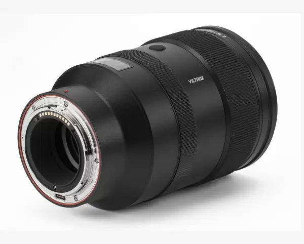 Объектив Viltrox AF 135 мм F1.8 LAB Full Frame для Nikon Z вид сзади